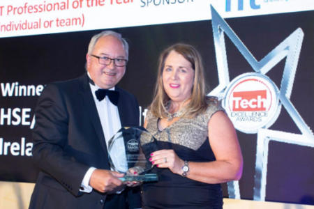 2018 IT Professional of the Year (individual or team) winner Jane Carolan, HSE/HBS/eHealth Ireland, presented by George Ryan, FIT