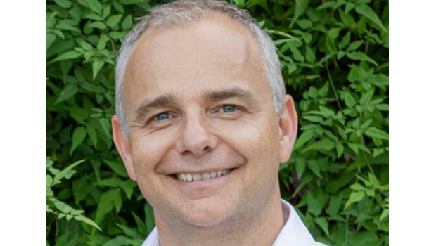 Lorne Chedzey, Asystec
