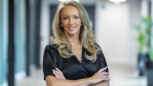 Niamh Sterling, Furthr VC