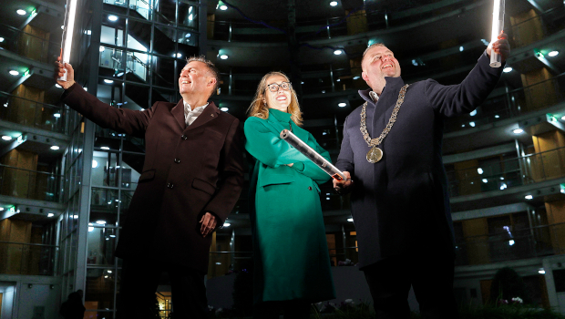Pictured: John Keaney and Suzanne Tracy, Siro, and Lord Mayor of Dublin Daithi de Roiste