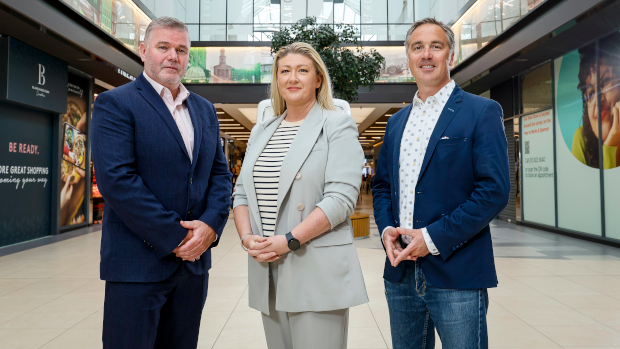 Pictured: Robert Hogan and Kim McNulty, Blanchardstown Centre, and Justin Jacober, UrbanVolt