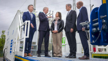 Pictured: Paul Lennon, ESB Generation Trading; Timmy Dooley, Minister of State at the Department of Climate, Energy and the Environment; Ferhan Gunen, Equinix; Peter Lantry, Equinix Ireland; and Andrew Cunningham, GeoPura