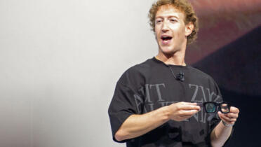 Mark Zuckerberg with smart glasses