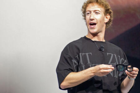 Mark Zuckerberg with smart glasses